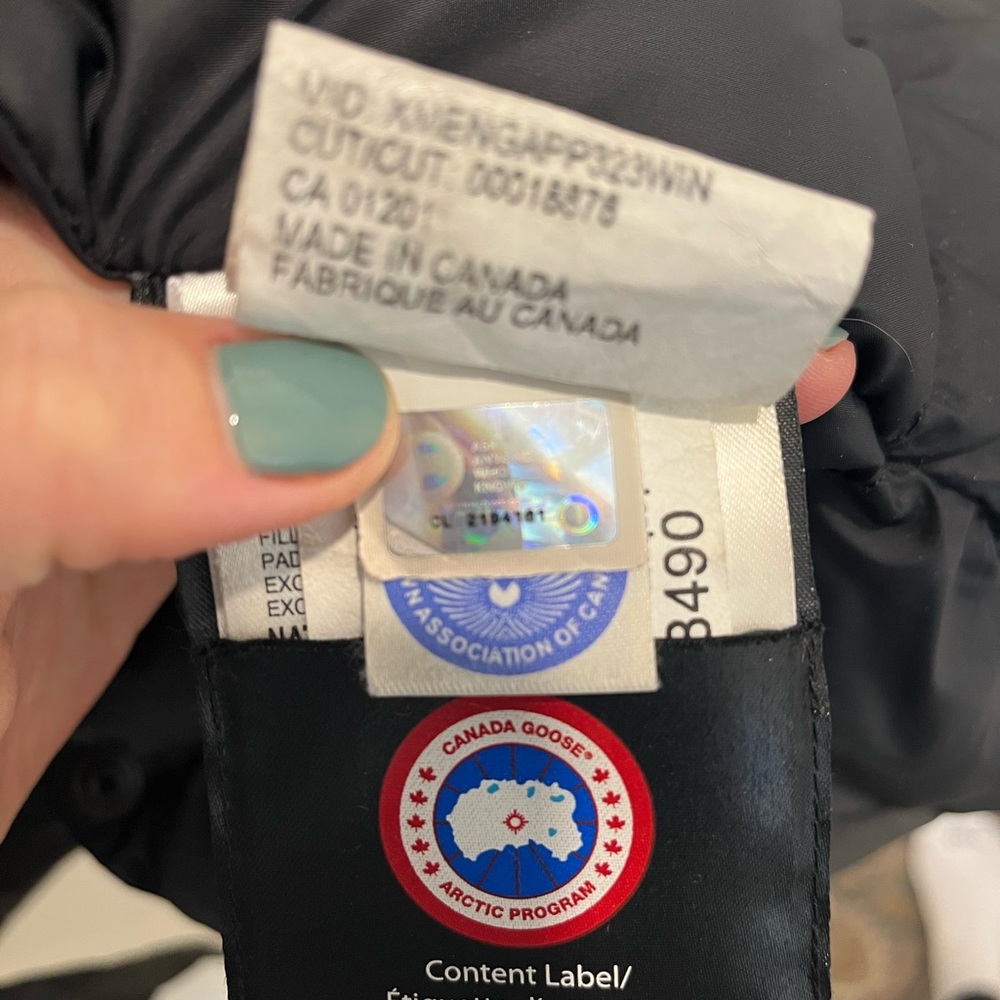 Women’s Canada Goose Winter Jacket - Picture 6 of 8
